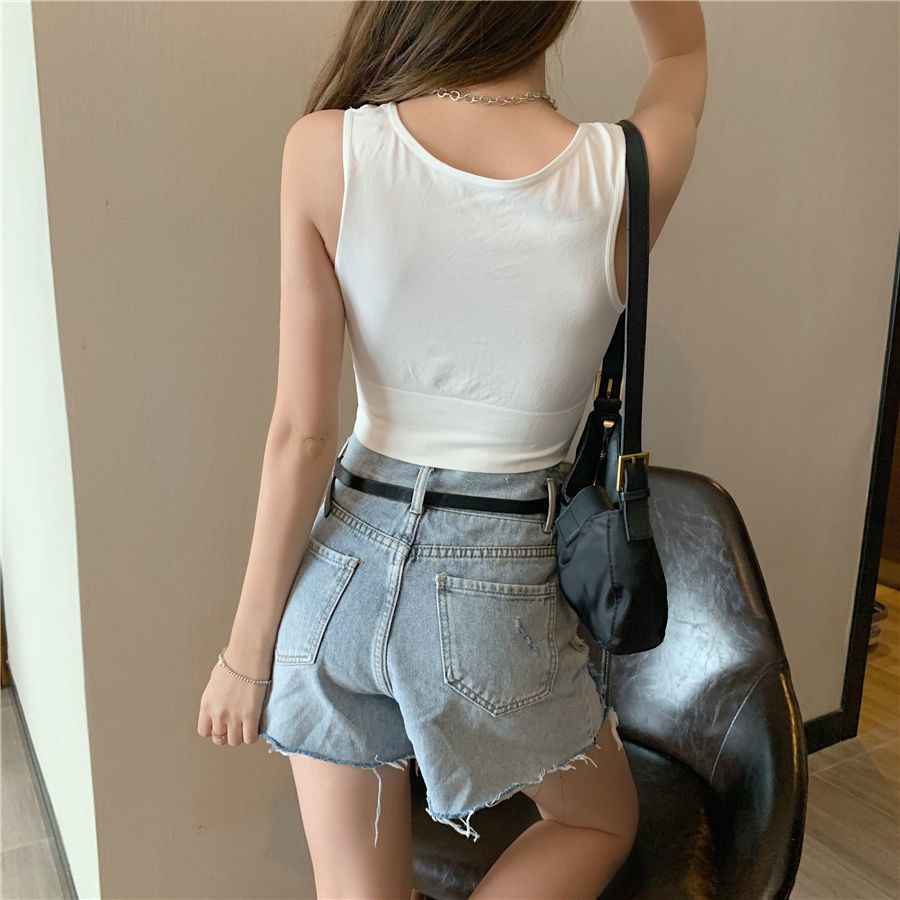 This seamless halter sports vest with a beautiful back, the same style as the popular Xueli, is breathable, shockproof and versatile. It can be worn as an inner layer to make you look slimmer undefined