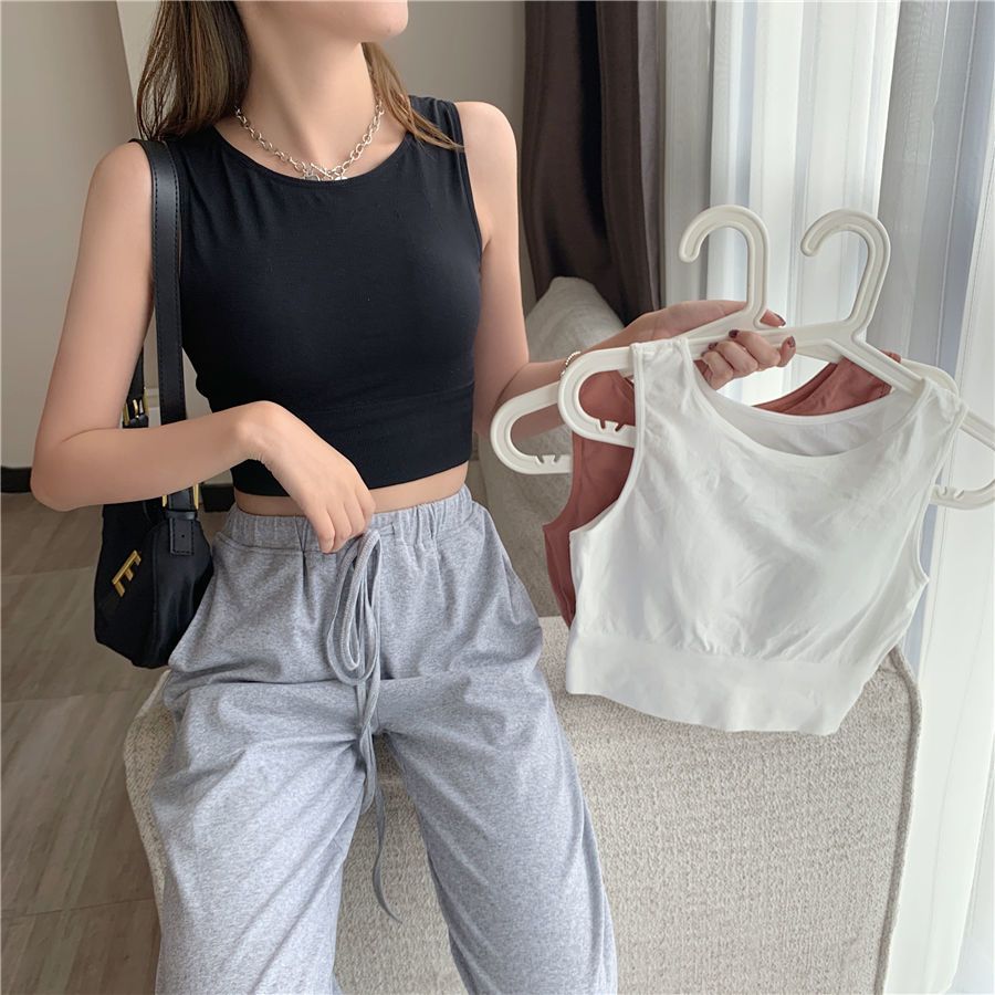 This seamless halter sports vest with a beautiful back, the same style as the popular Xueli, is breathable, shockproof and versatile. It can be worn as an inner layer to make you look slimmer Application Scenario