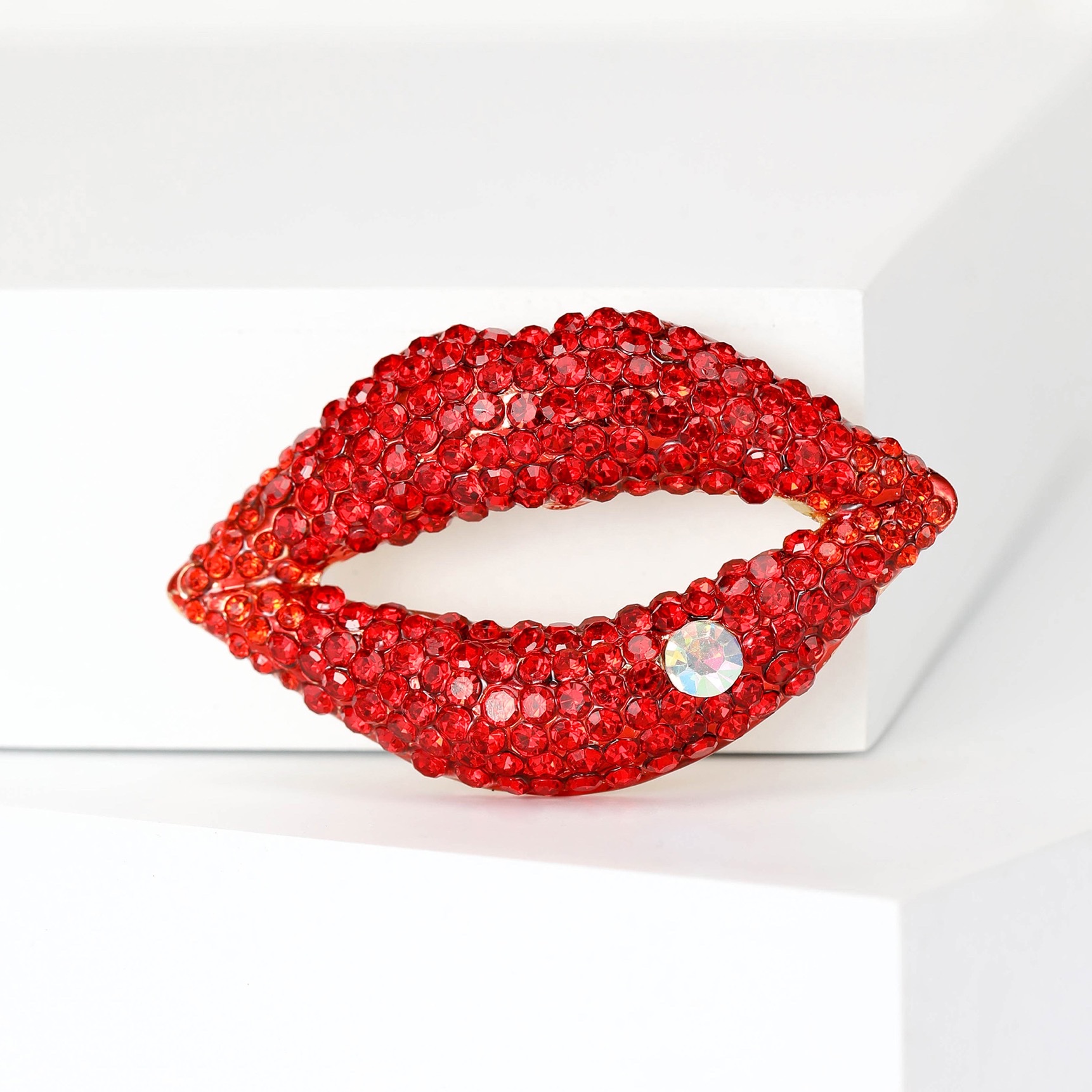 Brooches, pins, lips, cartoon clothes, skirts, coats, sweaters, accessories detail image 4