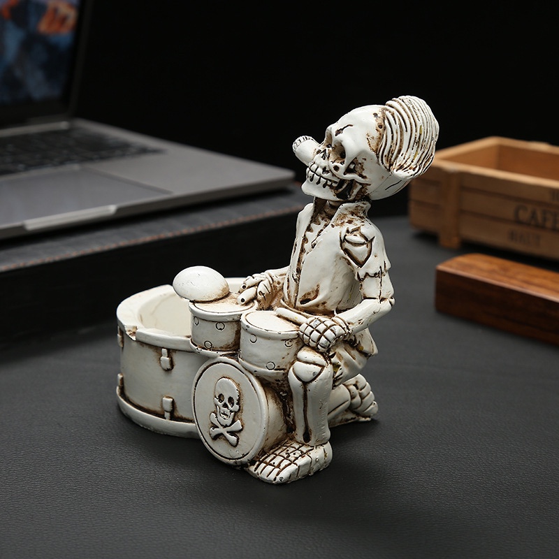 Modern European-style creative gifts, skull ashtrays, decorative handicrafts, ornaments, home and office ornaments, car ornaments Application Scenario