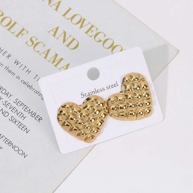 Cross-border European and American titanium steel ear studs for women, no color fading, simple and high-end style, cold style earrings, metallic feel, stainless steel ear studs, small accessories, accessory rack, necklace display stand, accessory rack, jewelry display stand, jewelry display box, small accessory head Application Scenario