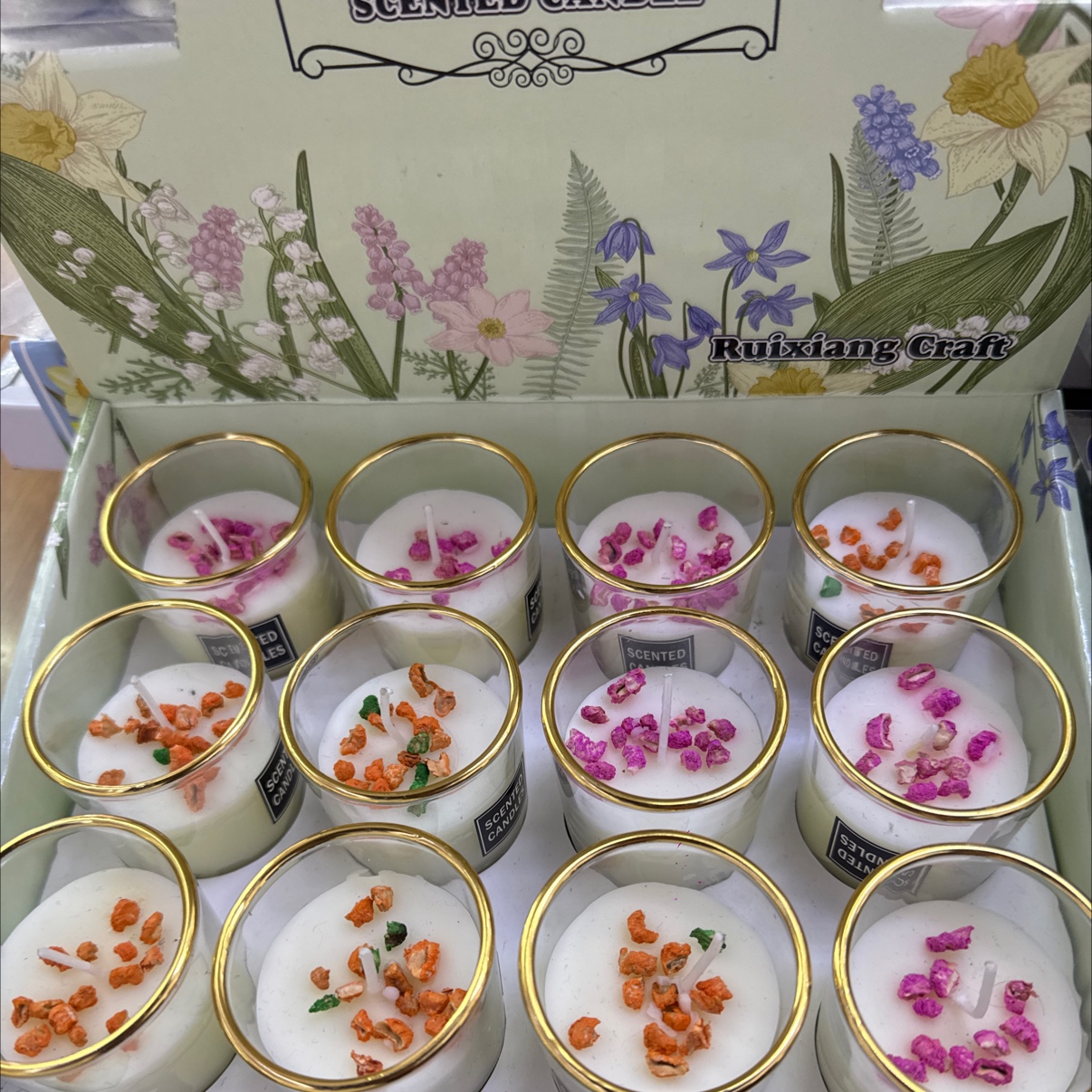 Craft candles, glass candles, scented candles, gold-rimmed candles, Valentine's Day gifts details Picture