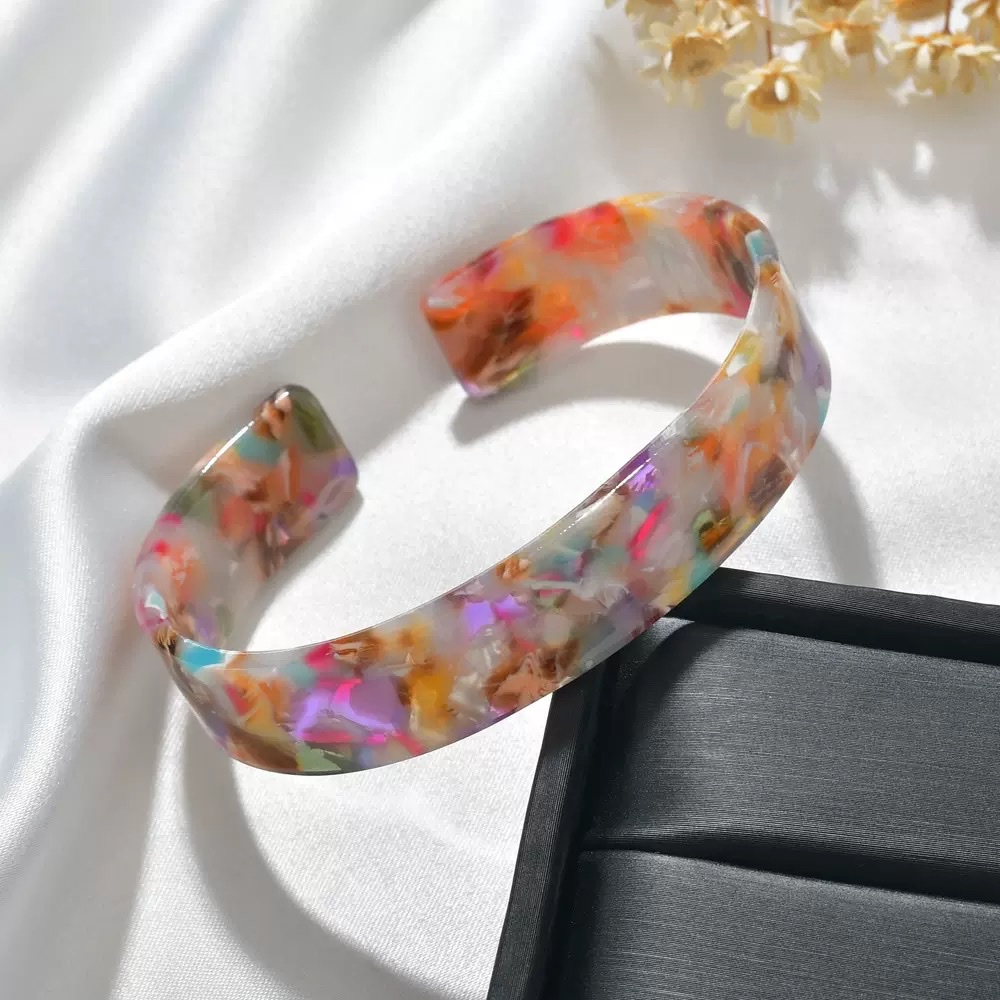In 2025, a new cross-border e-commerce bestseller from Europe and America, a 1.5-wide printed retro leopard print bracelet made of acetic acid board, is stylish, versatile, simple and fashionable, sold directly by the manufacturer
