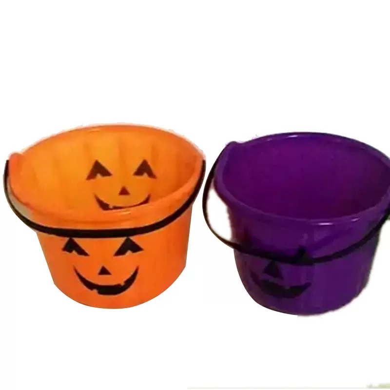 Halloween hand-held pumpkin bucket, new material, waterproof and resilient festival decoration, children's candy jar, straight tube ornament, Halloween decoration Application Scenario