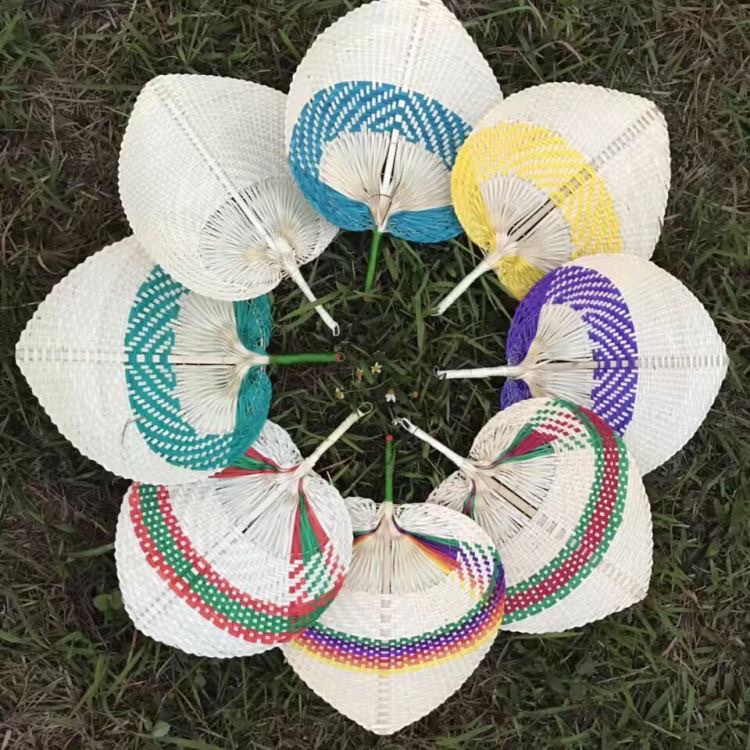 西班牙刺绣檀木绢布折扇复古手工扇子夏日凉爽装饰品产品图