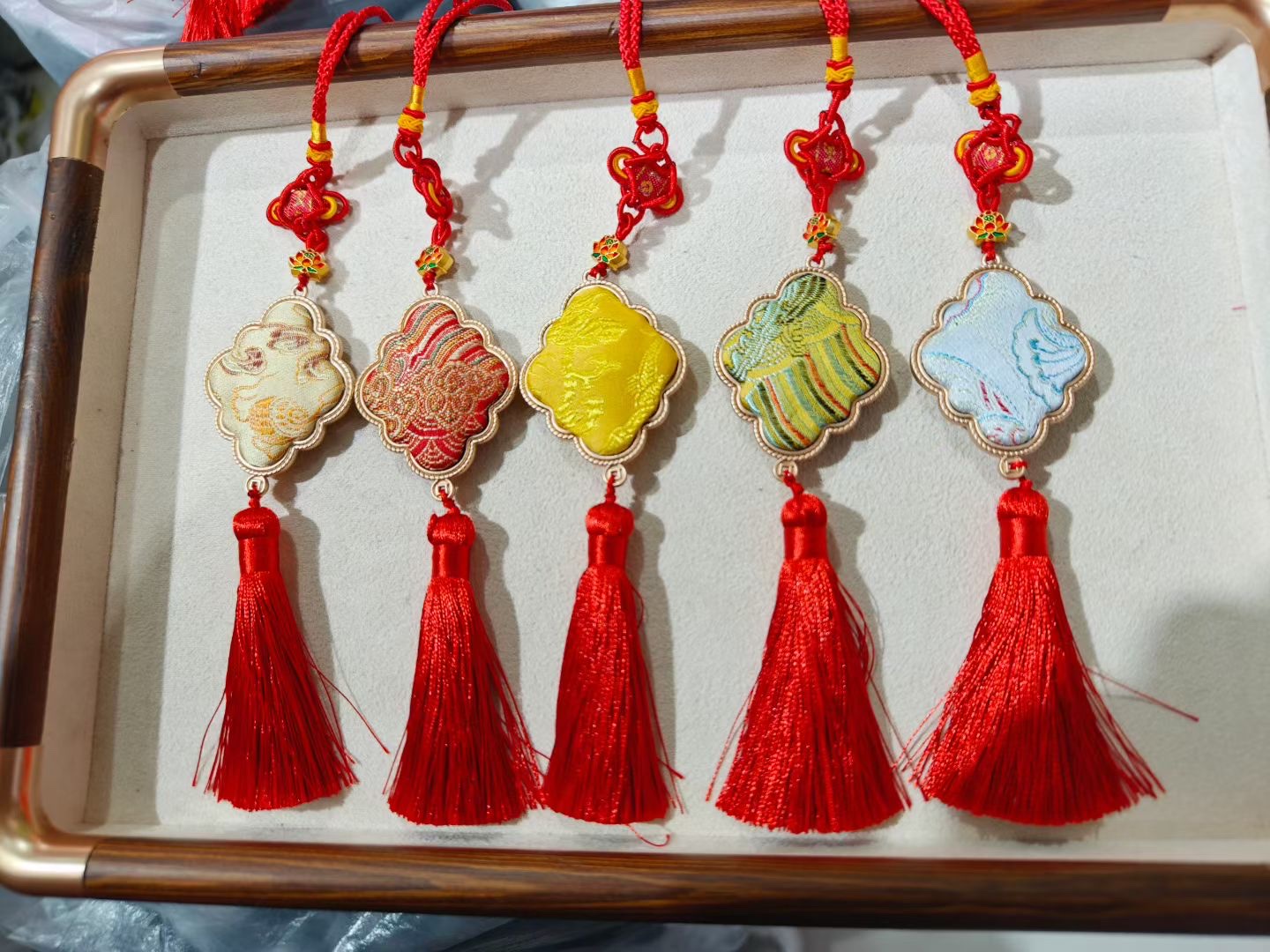 Song Brocade bag pendants, new Chinese-style hanging ornaments, handcrafted accessories, pendants, multiple choices, fashionable matching gifts and promotional items, new trend bag pendants with Chinese style elements Specification image