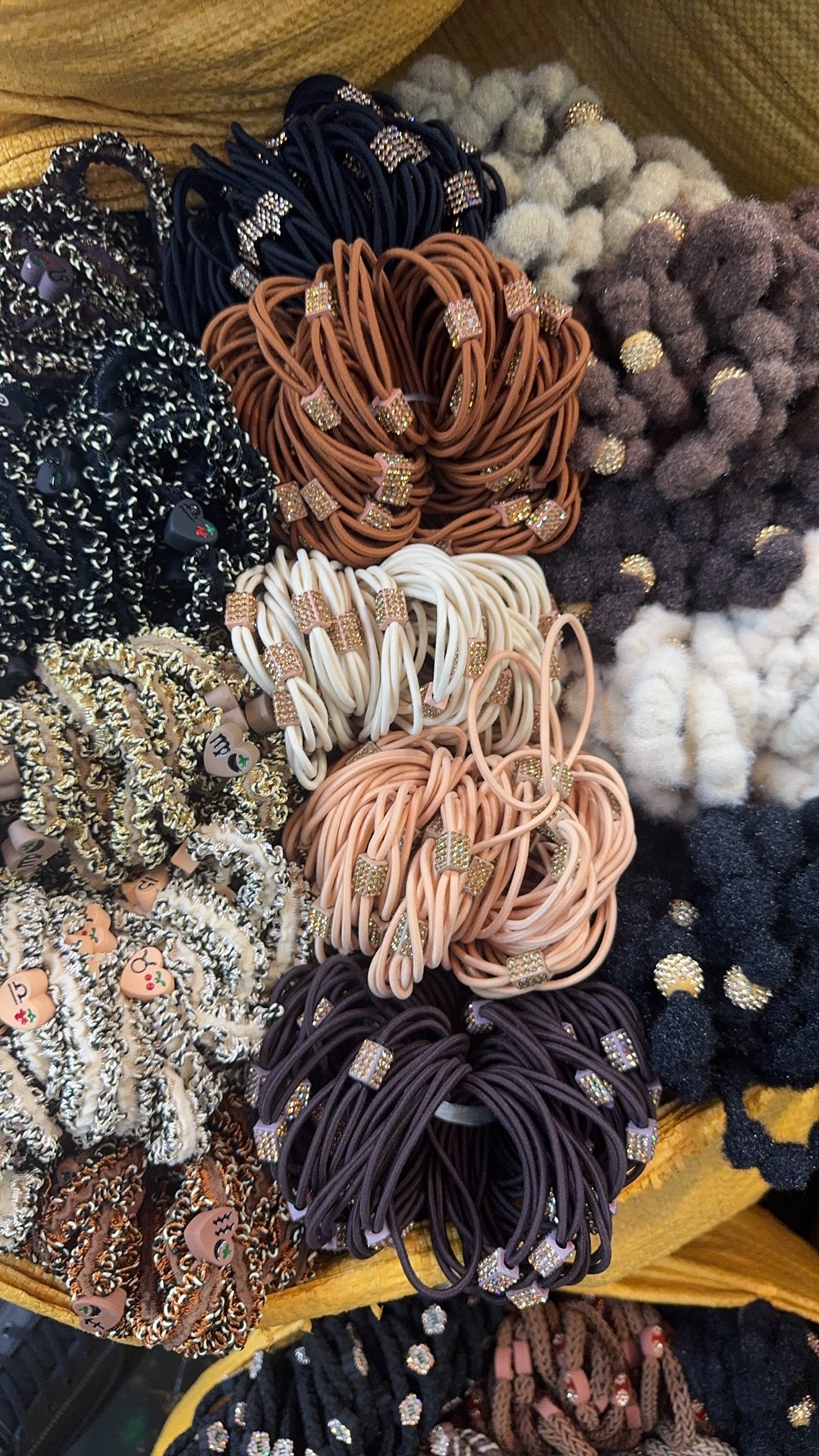 Korean-style women's hair tie, hair band, hair tie, leather band, fashionable and versatile, soft hair accessory, multi-color decoration for women, hair tie, hair band, leather band, Korean-style women's hair tie Application Scenario