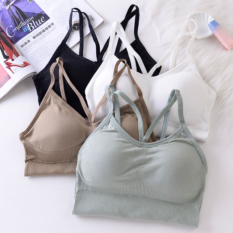 The best-selling V8 beautiful back lingerie, a halter top, is paired with a sexy base layer that wraps around the chest, strapless straps and chest pads undefined