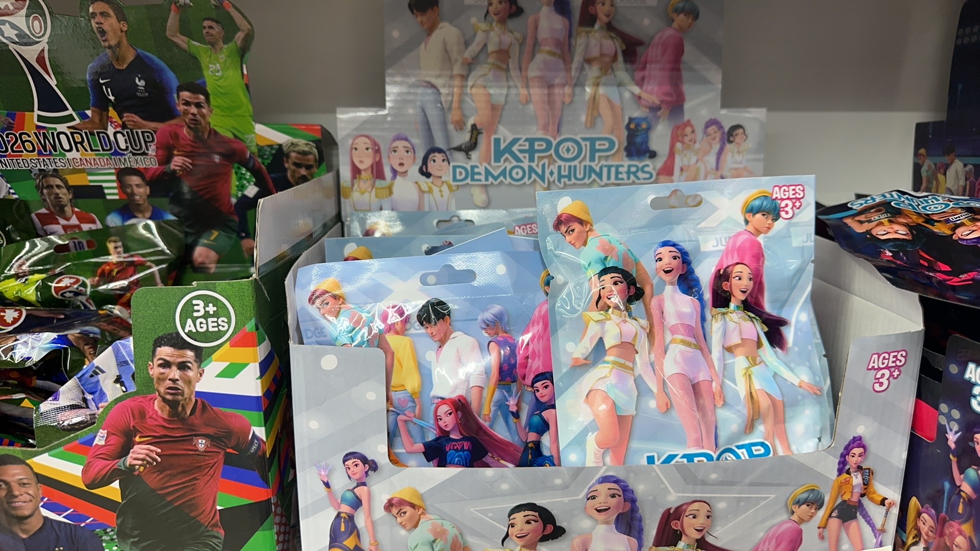 Blind box trendy toys, male group, female group, male group blind bags Specification image