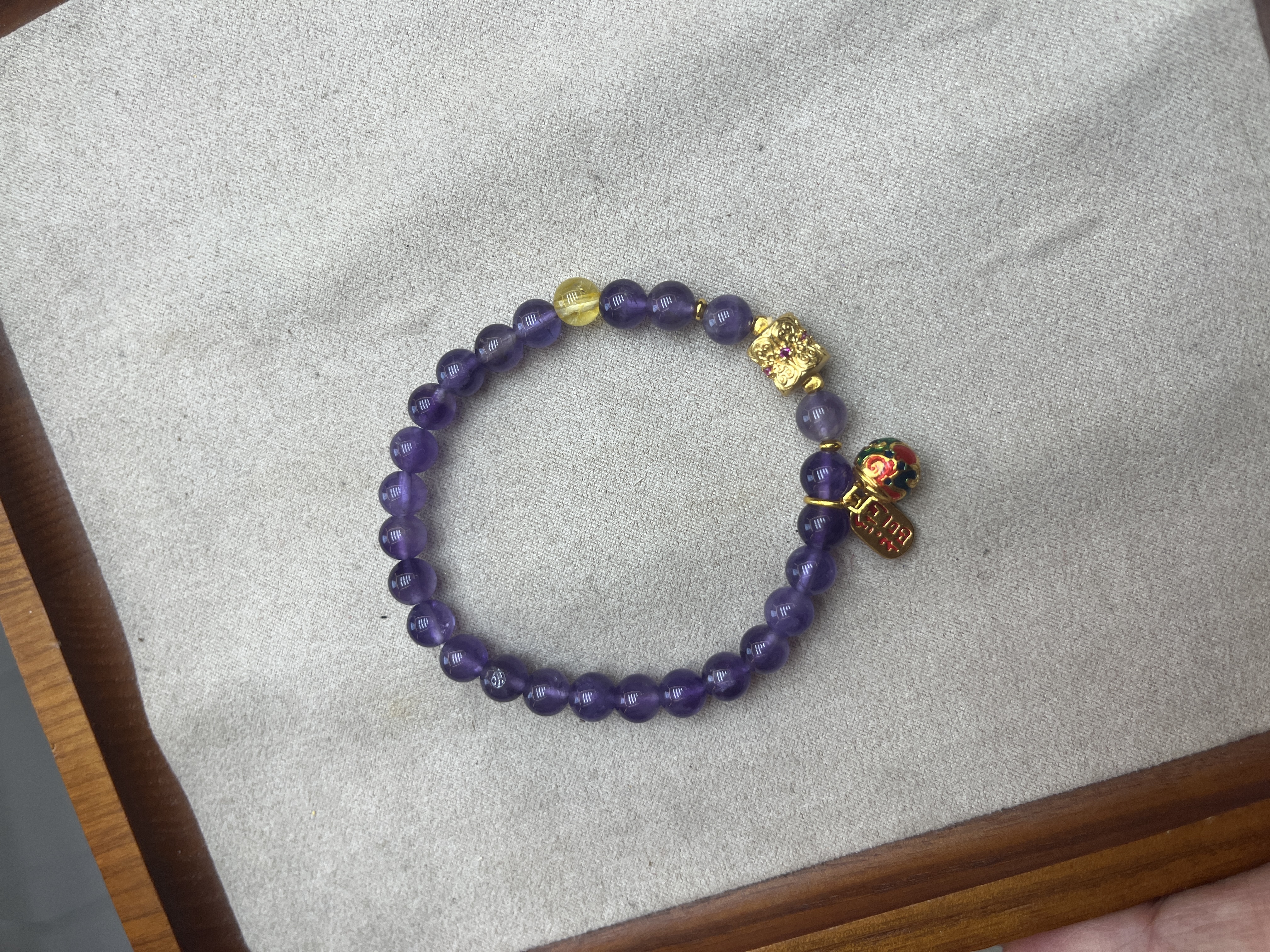 紫水晶石手串、工艺品，礼品水晶石手串。产品图