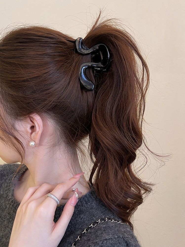 Simple and versatile geometric hair clips for women, 2025 new style shark clip at the back of the head, elegant semi-tied hair clip headwear detail image 12