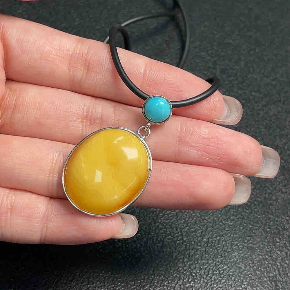 琥​珀​蜜​蜡​挂​件​ ​货​品​总​重​约​6​.​8​0​克​含​绳详情图7