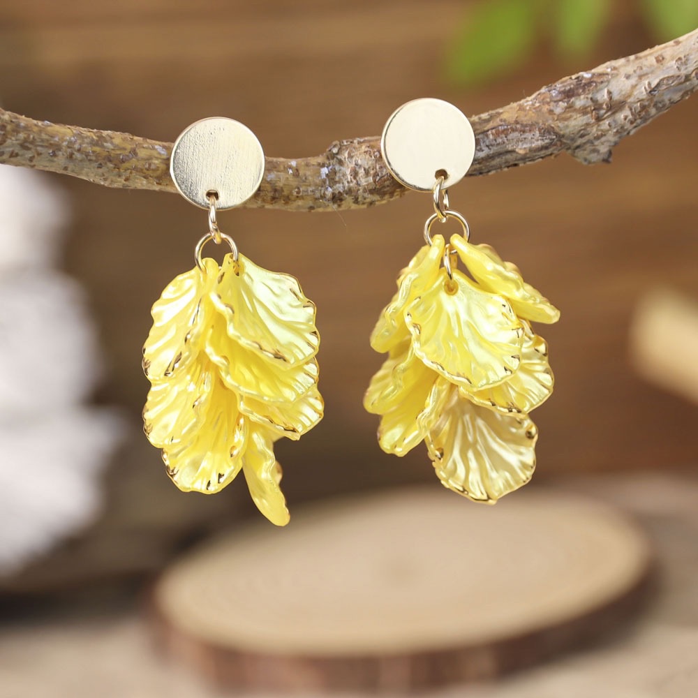 ins influencer style resin petal flower earrings, women's three-dimensional design sense, colorful earrings, high-end earrings wholesale, jewelry earrings, welded earrings, pearl earrings, jewelry earrings, welded earrings, pearl earrings detail image 8