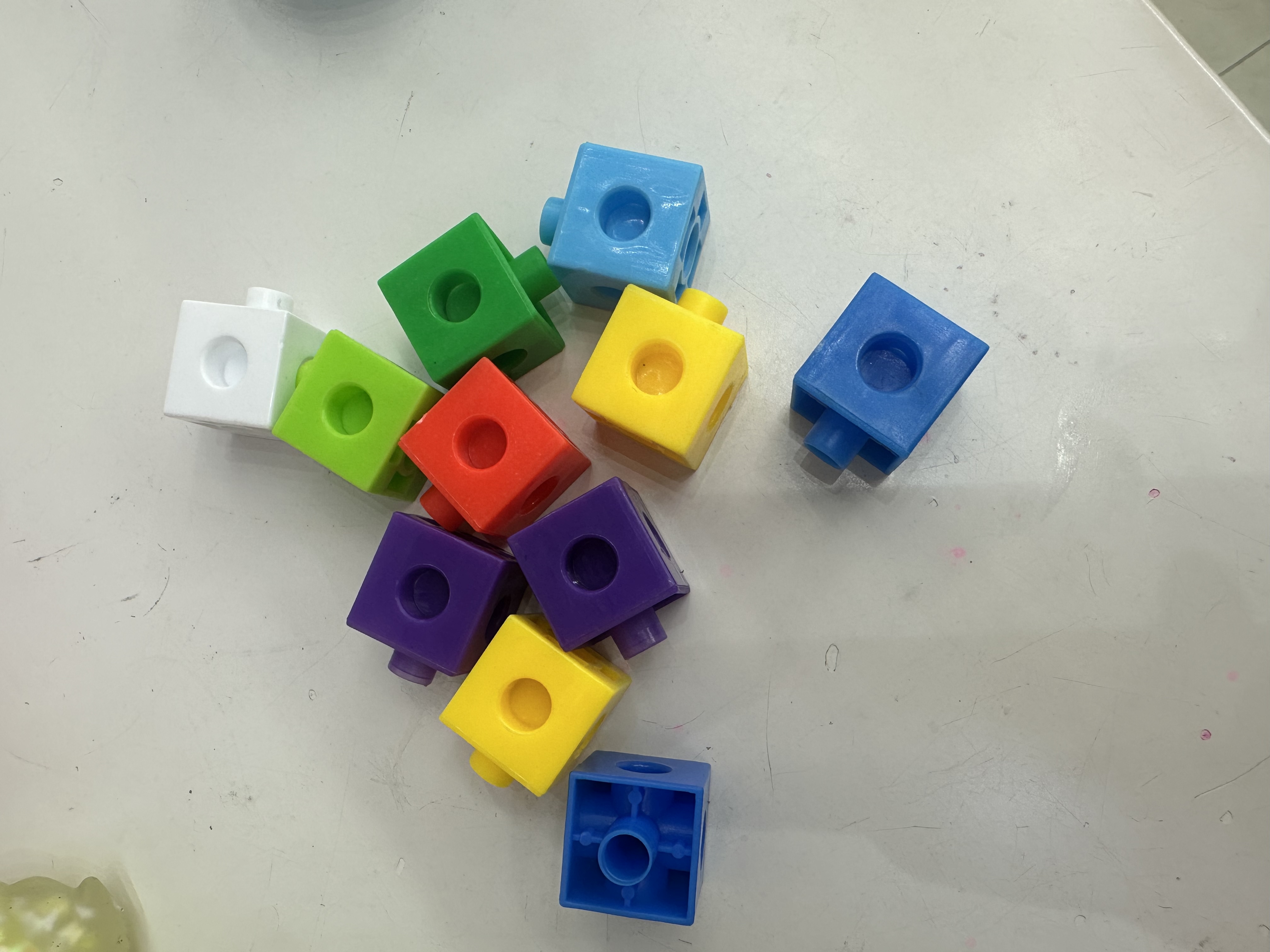 儿童玩具适合幼儿益智启蒙趣味玩具新款款式多样，幼教拼搭益智积木