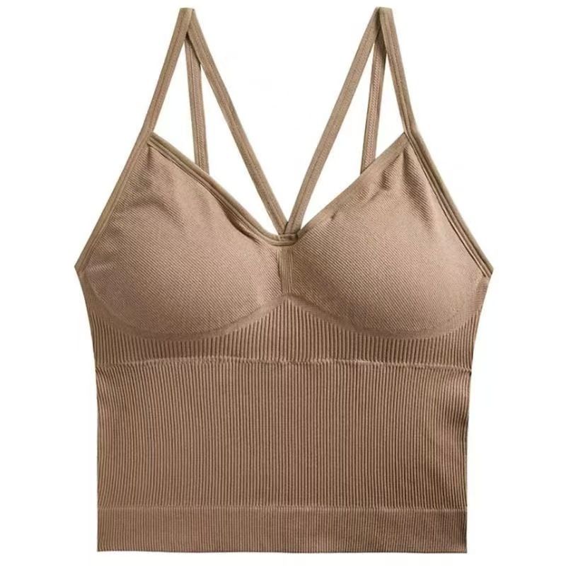The best-selling V8 beautiful back lingerie, a halter top, is paired with a sexy base layer that wraps around the chest, strapless straps and chest pads undefined