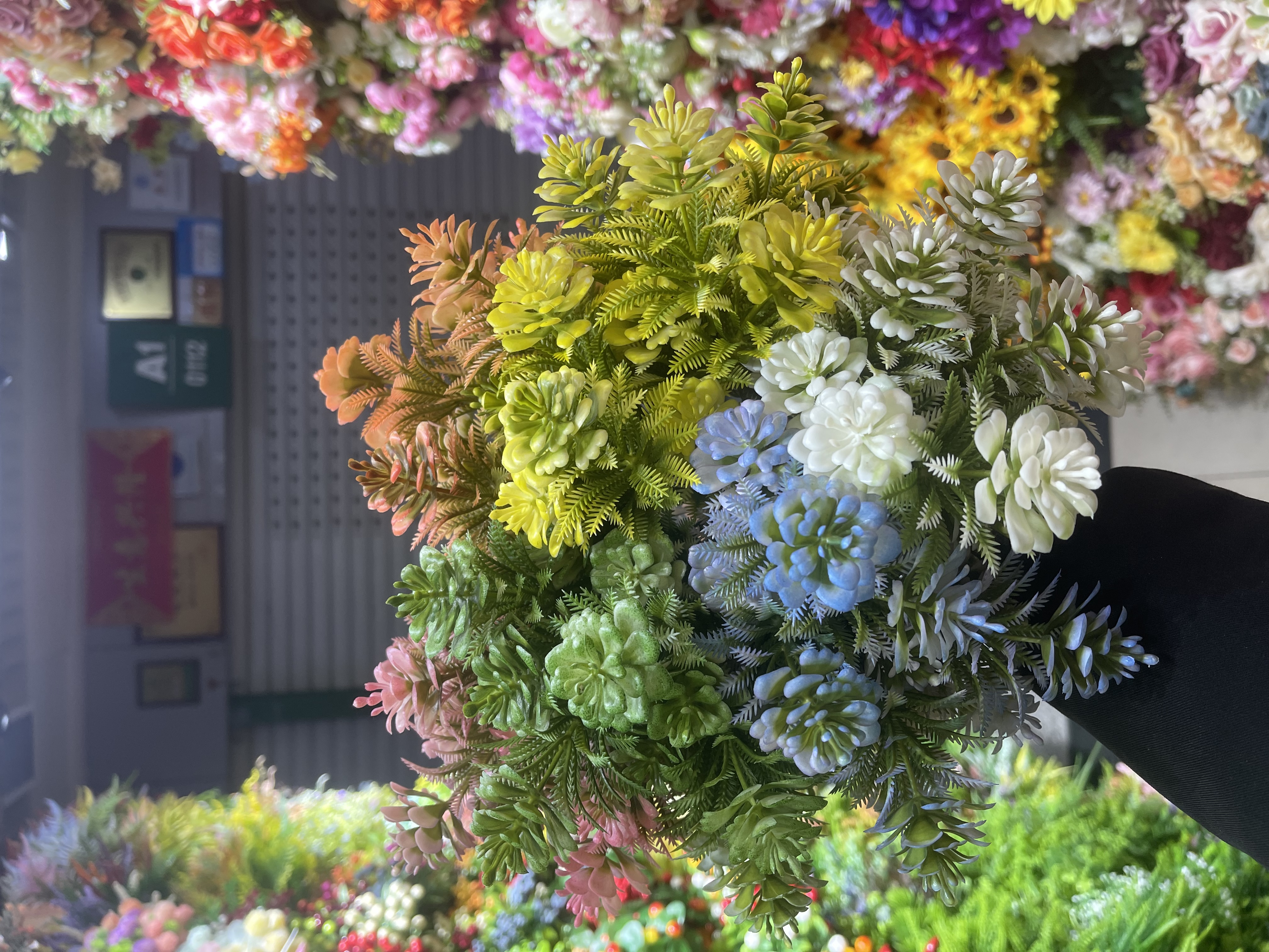 仿真喷色松果花家居装饰装修设计编织花篮编织工艺礼品一盆花细节图