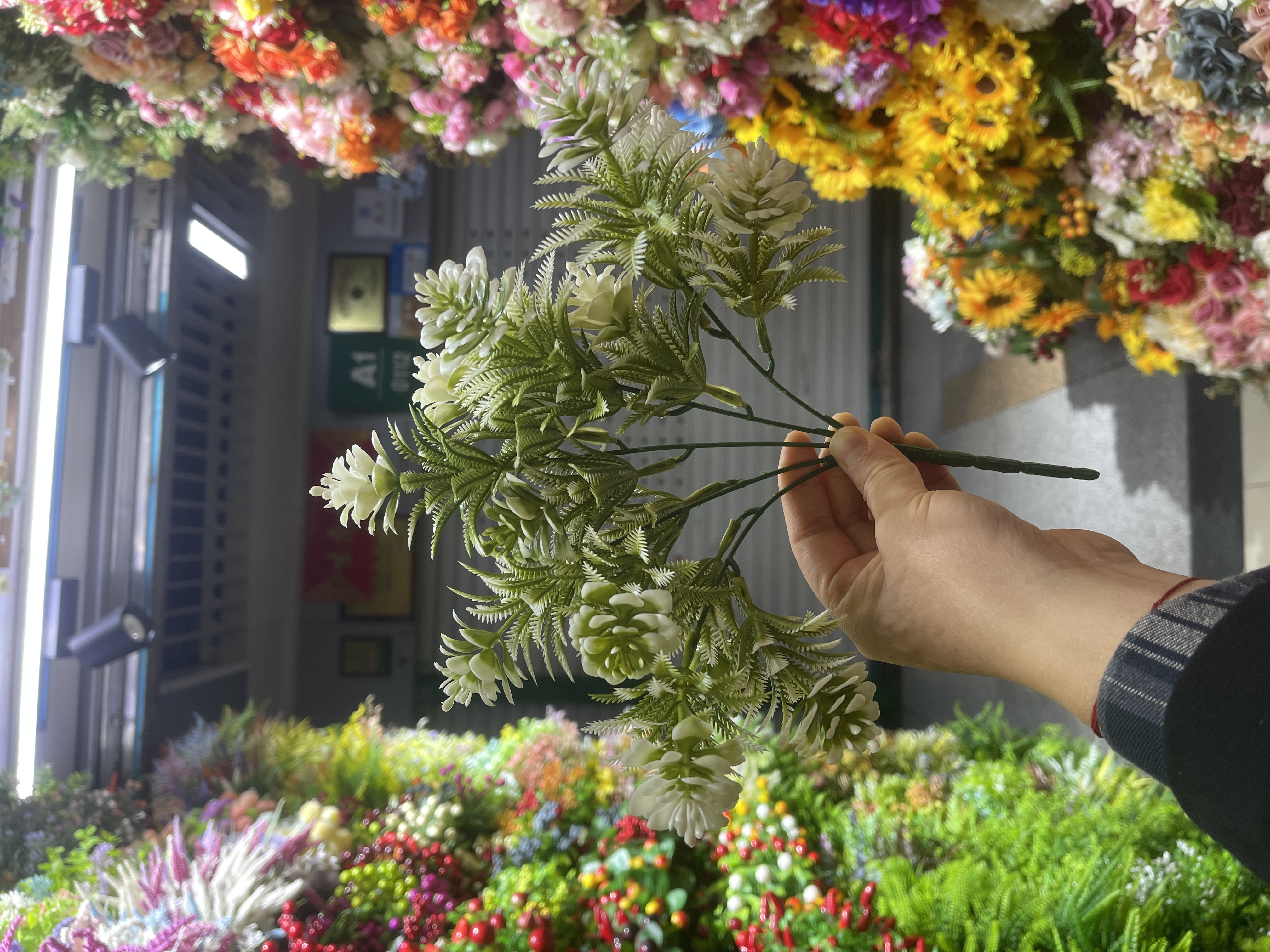 仿真喷色松果花家居装饰装修设计编织花篮编织工艺礼品一盆花产品图