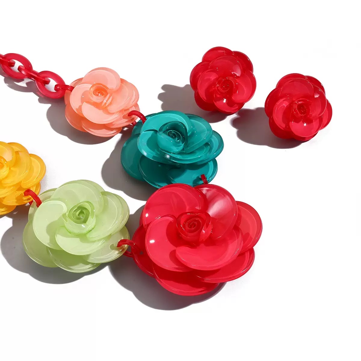 New style of exaggerated and elegant European and American necklaces, fashionable and individual, retro women's acrylic flower accessories factory direct sales Application Scenario