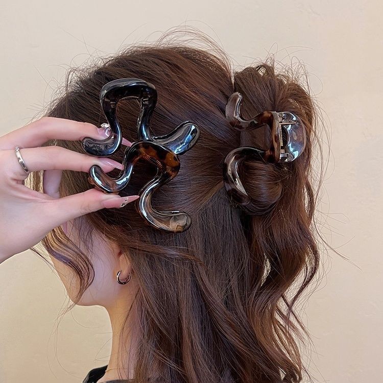 Simple and versatile geometric hair clips for women, 2025 new style shark clip at the back of the head, elegant semi-tied hair clip headwear detail image 8