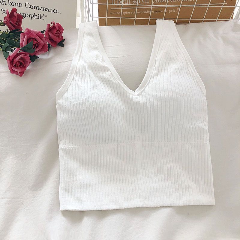My close friend, the V-neck halter vest without a steel ring, is a perfect match for women to wear as a base layer for yoga and fitness Application Scenario