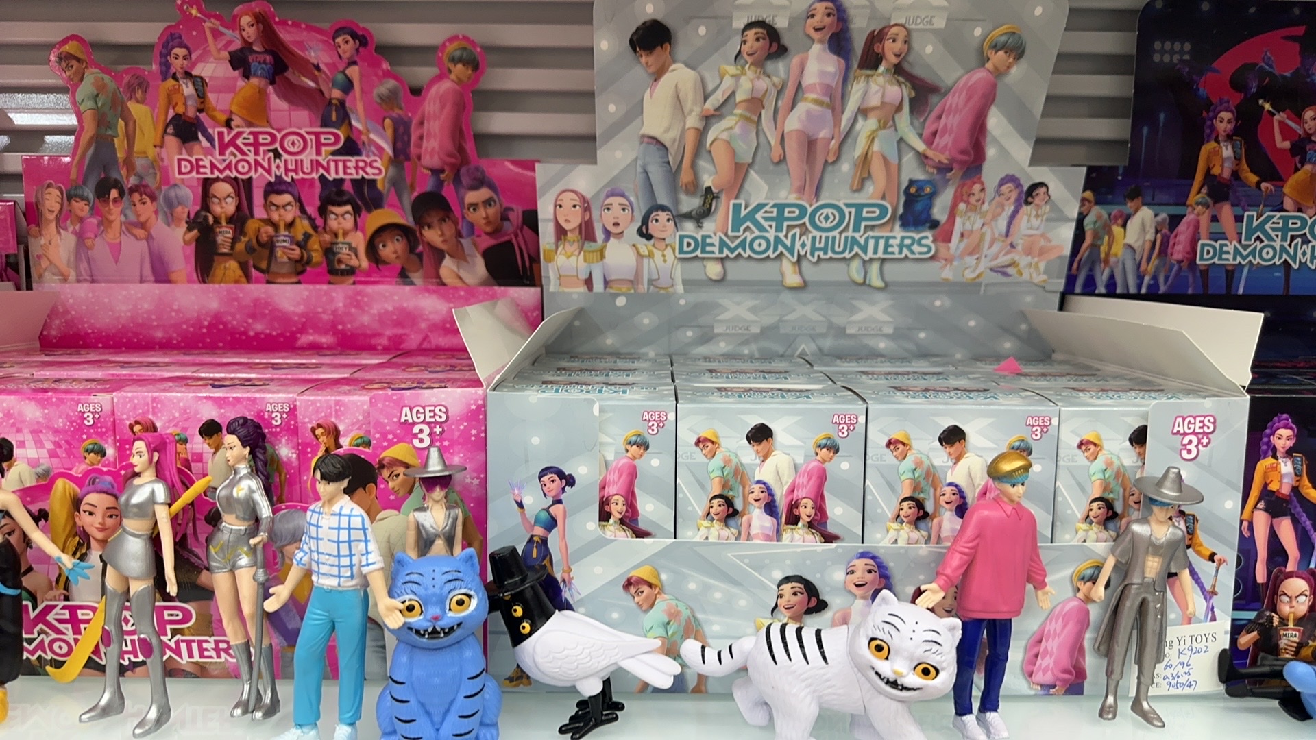 Blind box trendy toys, male group, female group, male group blind bags Item Picture