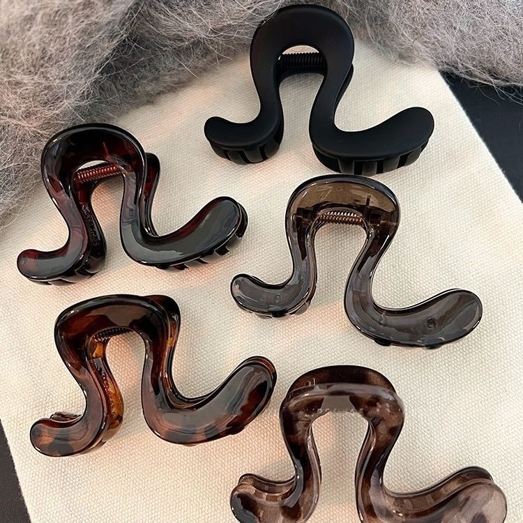 Simple and versatile geometric hair clips for women, 2025 new style shark clip at the back of the head, elegant semi-tied hair clip headwear detail image 7