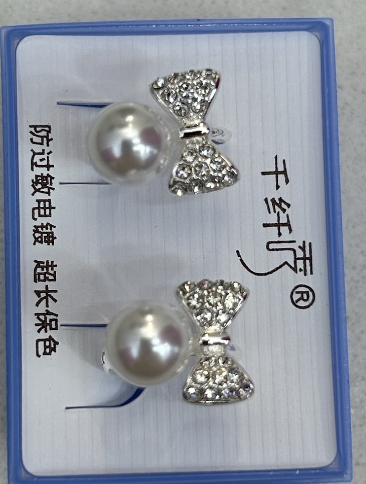 千纤秀经典简约蝴蝶结+珍珠耳扣嘻哈饰品耳饰时尚个性耳环配饰潮流百搭细节图