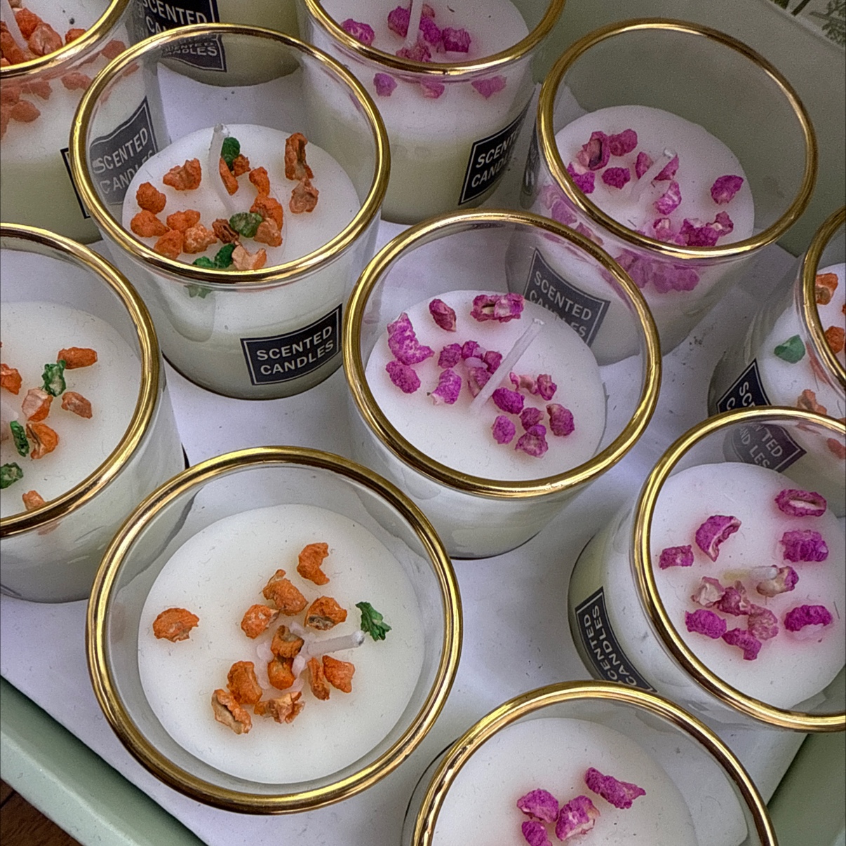 Craft candles, glass candles, scented candles, gold-rimmed candles, Valentine's Day gifts detail image 4