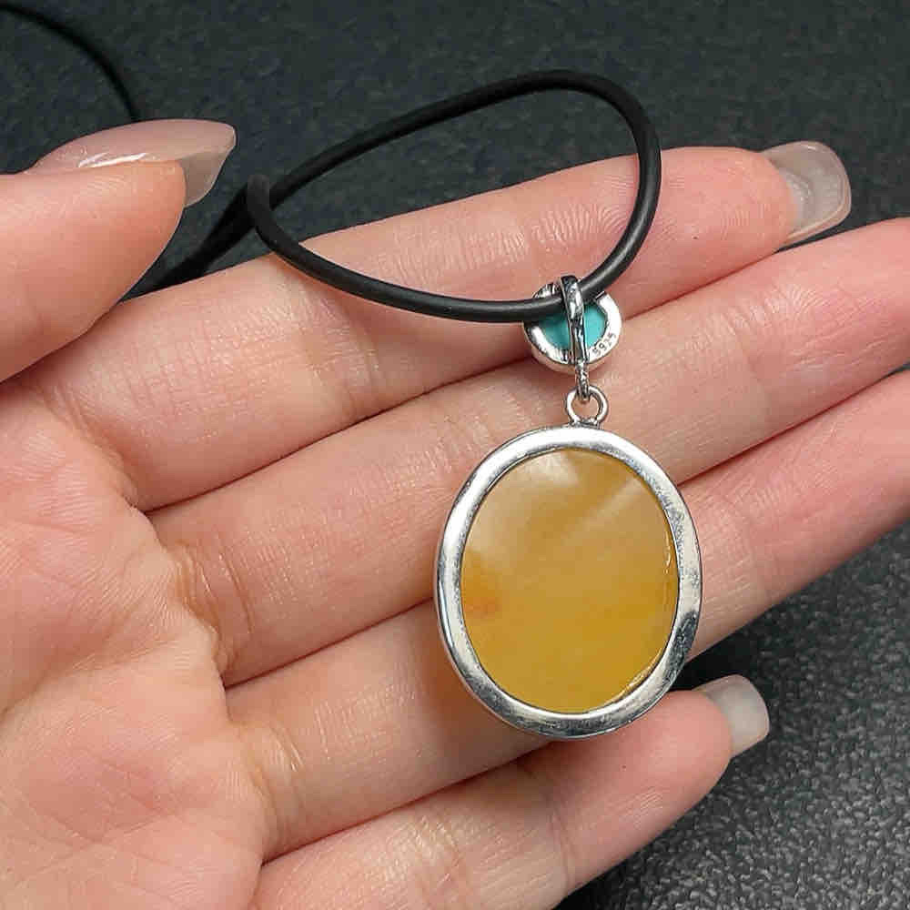 琥​珀​蜜​蜡​挂​件​ ​货​品​总​重​约​6​.​8​0​克​含​绳详情图4