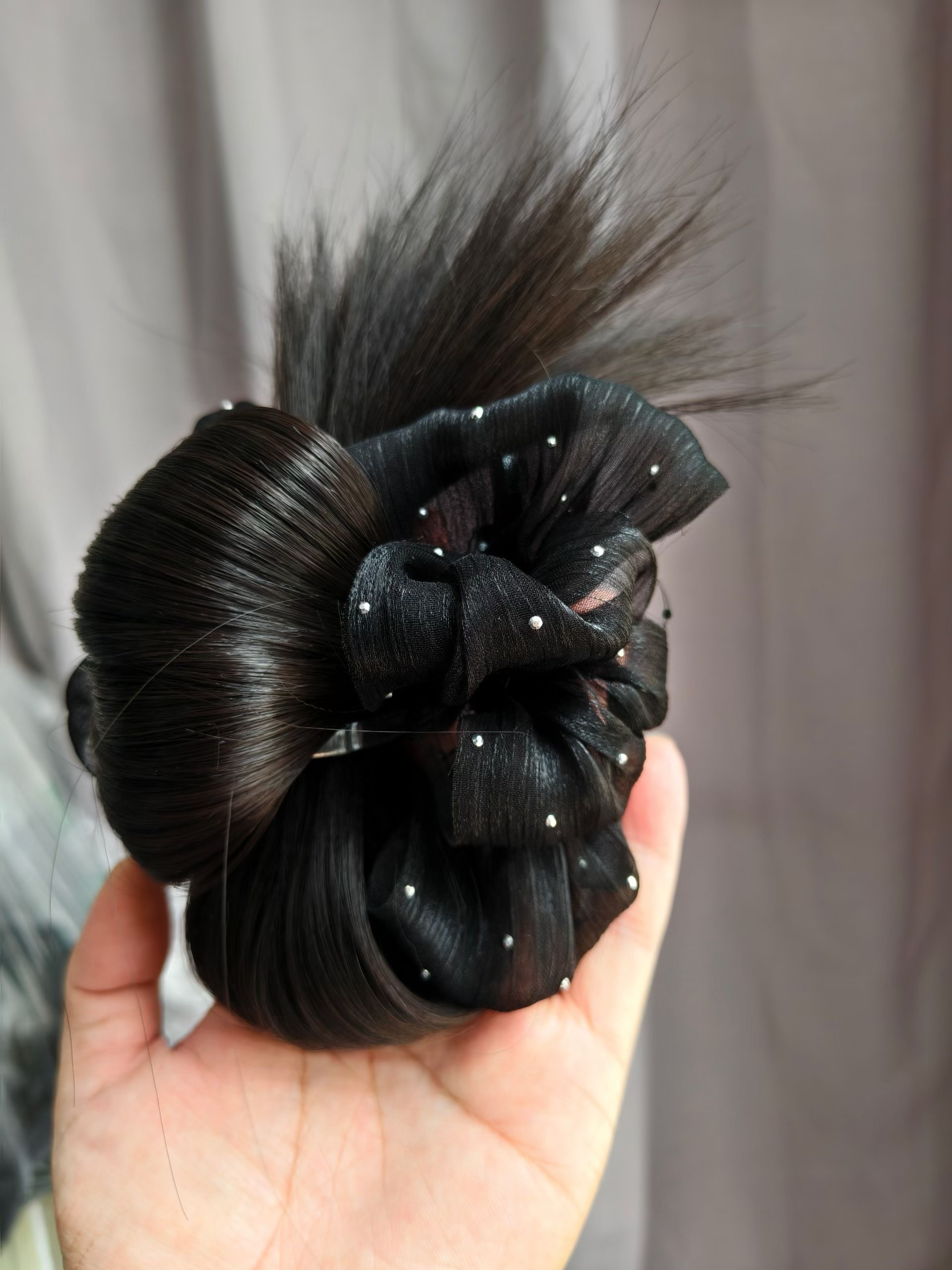 A wig with a satin fringe and a square dance mom's braid Specification image