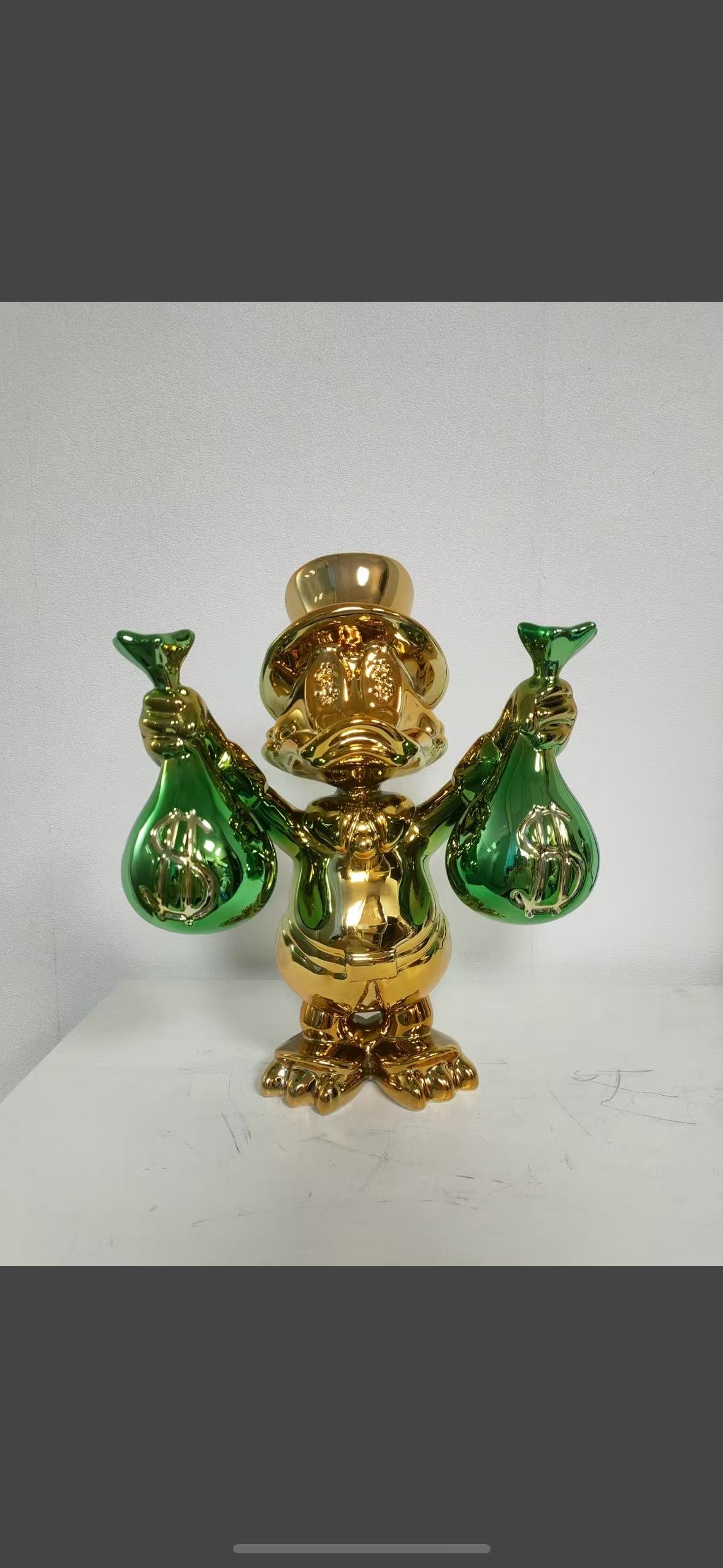 Simple and modern indoor living room home furnishings, abstract handcrafted art decorations, hotel lobby craft ornaments, vase decorations details Picture