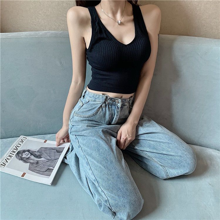 My close friend, the V-neck halter vest without a steel ring, is a perfect match for women to wear as a base layer for yoga and fitness undefined
