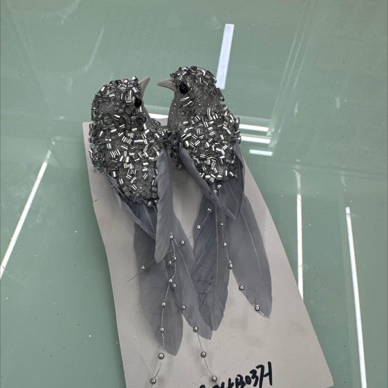 银色带珠珠仿真小鸟装饰，可用于装饰窗帘，花草，也可用作圣诞装饰，家居装饰