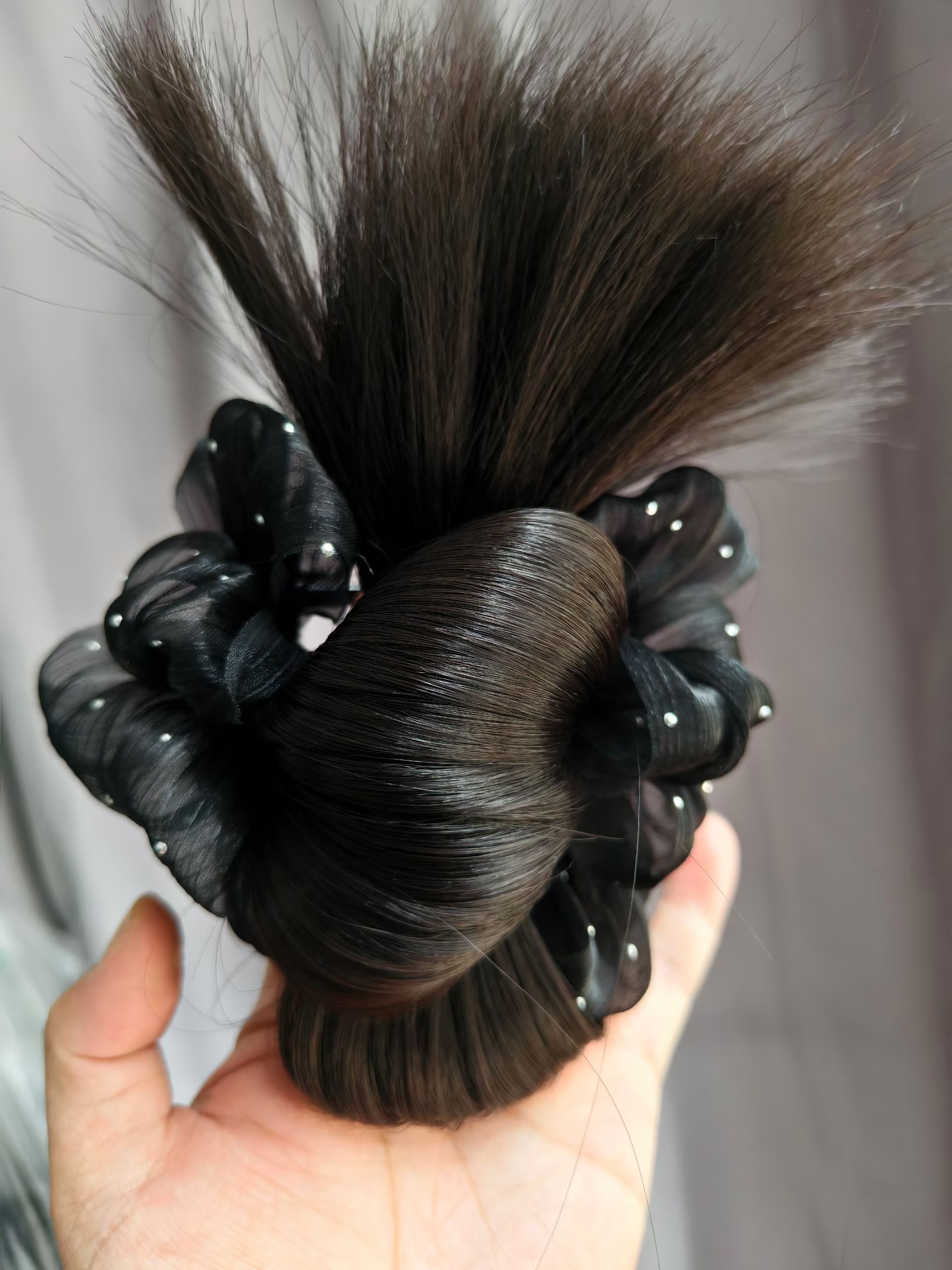 A wig with a satin fringe and a square dance mom's braid Application Scenario