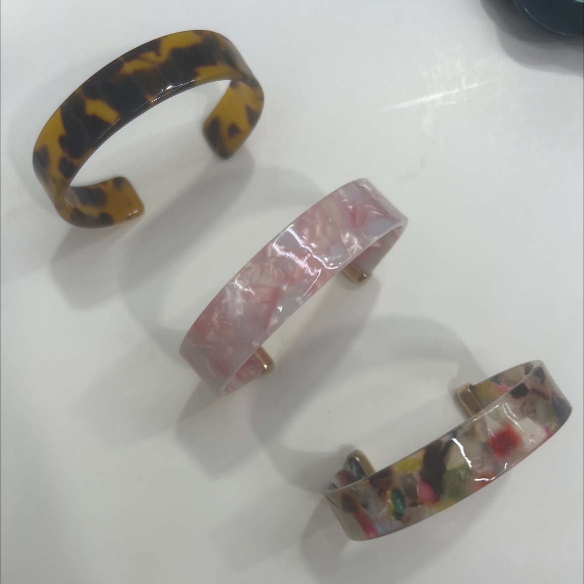 In 2025, a new cross-border e-commerce bestseller from Europe and America, a 1.5-wide printed retro leopard print bracelet made of acetic acid board, is stylish, versatile, simple and fashionable, sold directly by the manufacturer detail image 1