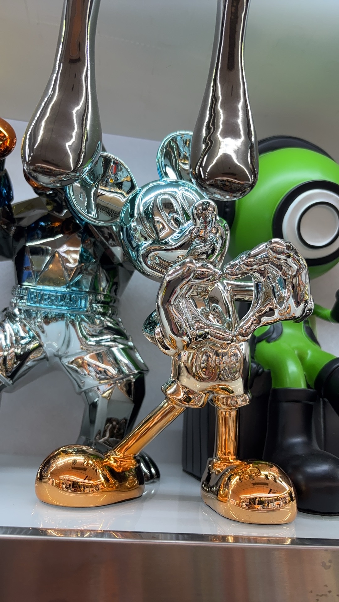 Moonlight Rabbit sculpture model room, living room TV cabinet, astronaut figurine, modern sales office, light luxury soft decoration Item Picture