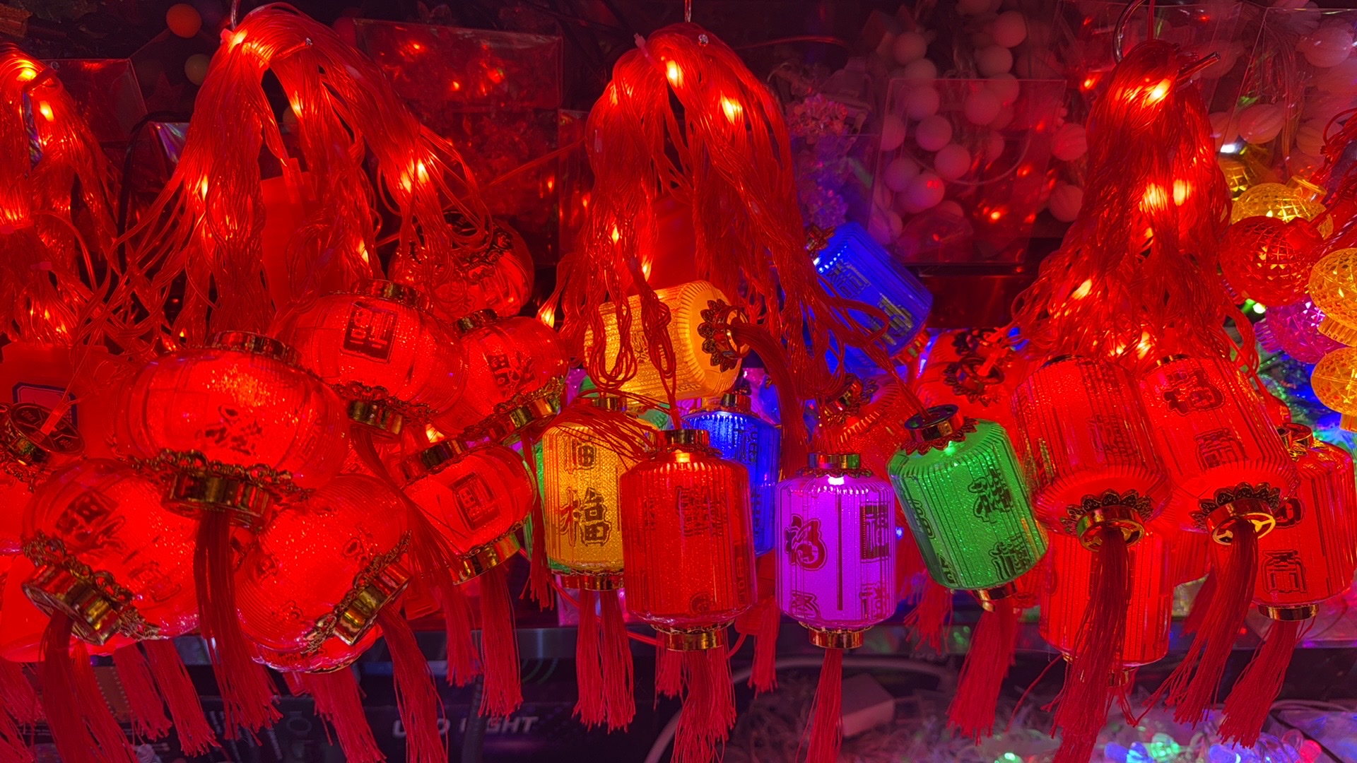 Colored lights, atmosphere lights, bubble ball light strings, Christmas tree light strips, decorative light strings, festival lighting fixtures, lighting supplies details Picture