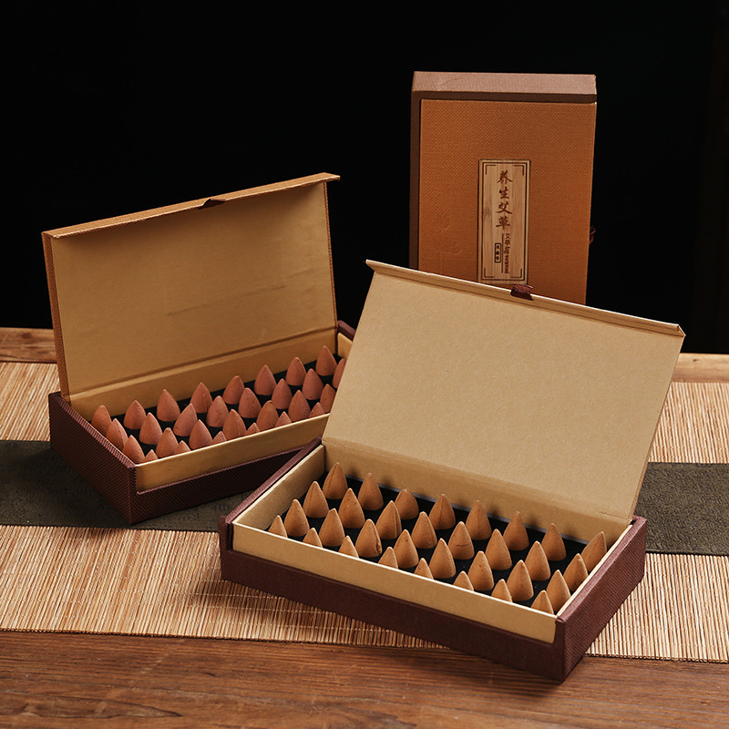 The natural, flowing fragrance of sandalwood, agarwood and mugwort flows like clouds and water details Picture