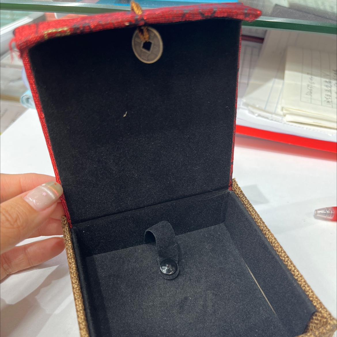 中国风 麻布料 诗经纹流苏红色手镯手链首饰盒 首饰包装盒饰品盒产品图