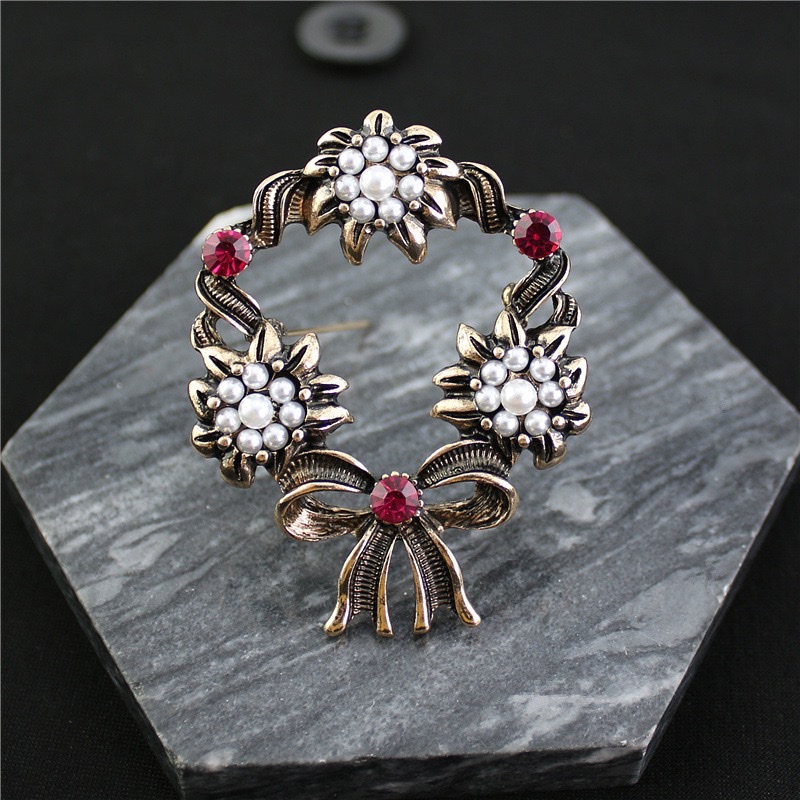 Wholesale of high-quality, fashionable, retro court Baroque brooches for men and women's suits and accessories from Europe and America detail image 7