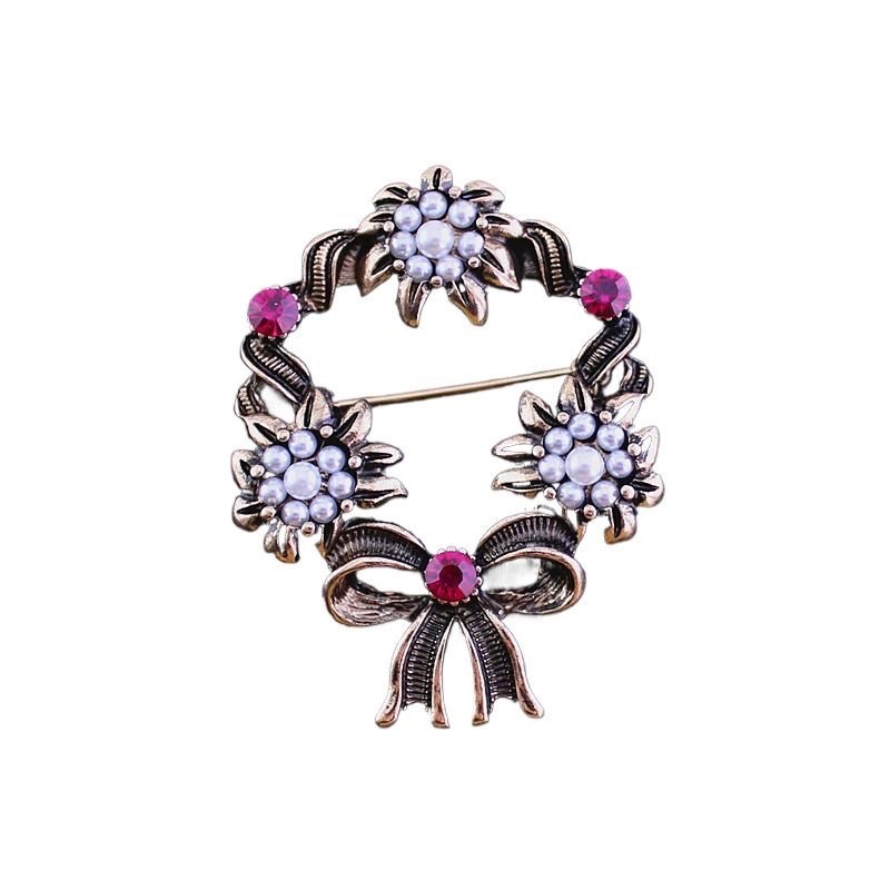 Wholesale of high-quality, fashionable, retro court Baroque brooches for men and women's suits and accessories from Europe and America detail image 5