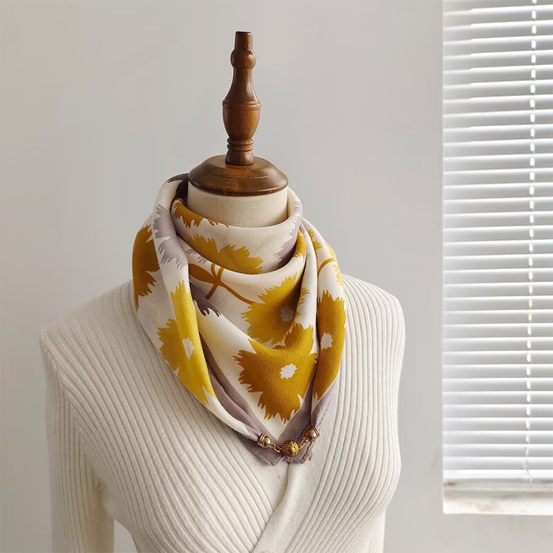 New magnetic buckle 70*70 scarf for women, windproof, warm, high-end, retro and fashionable decoration, paired with a scarf and square scarf Item Picture