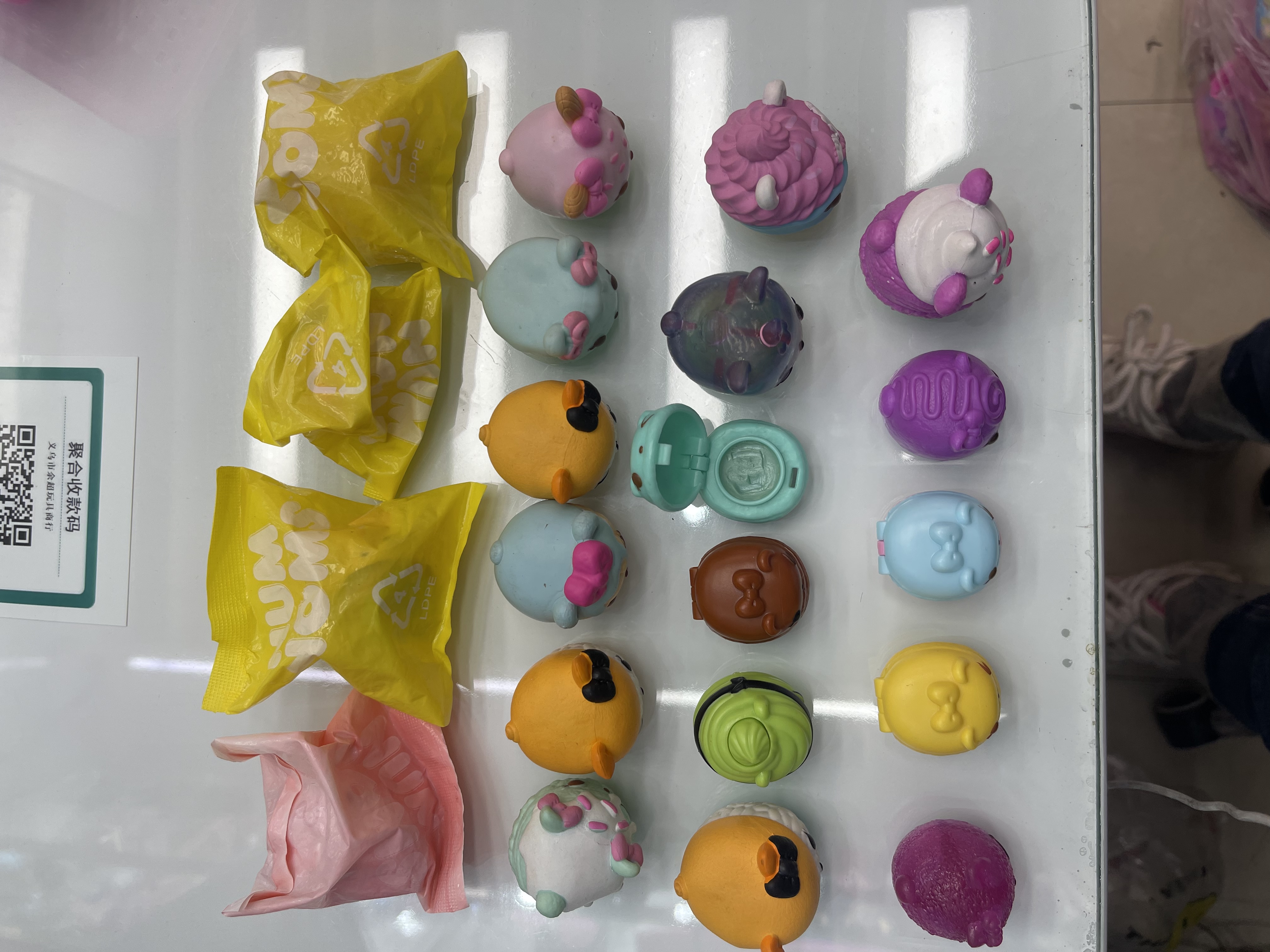 盲袋香味玩具，扭蛋玩具，小礼品，小摆件，儿童节礼物，汽车摆件产品图
