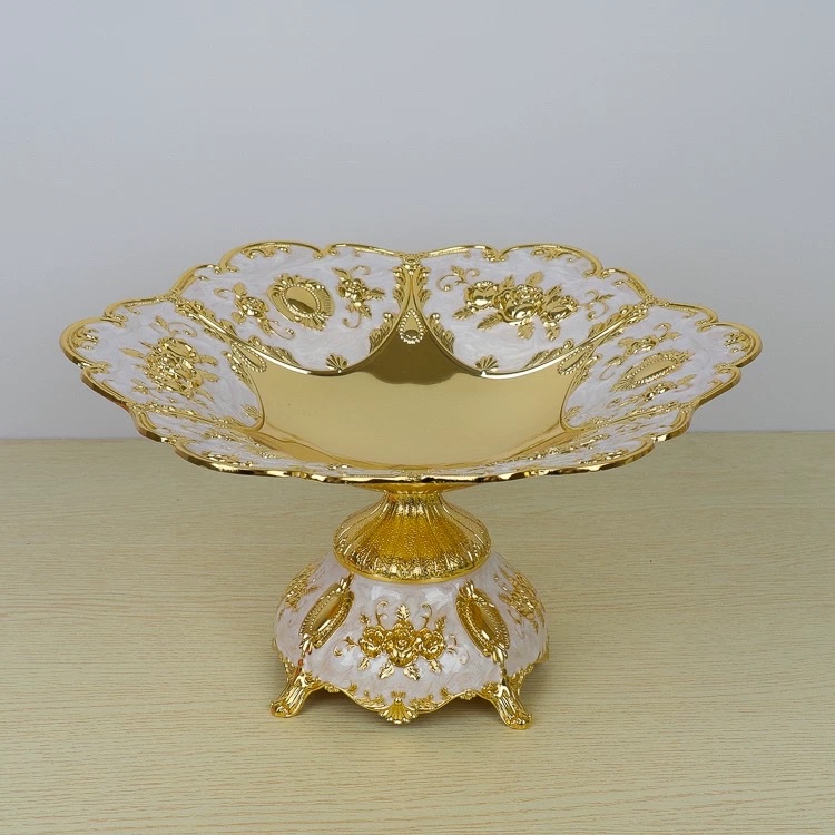 European-style fruit platters, luxurious metal fruit platters for home use, high-end display on ktv room tables, snack plates, dried fruit platters, elegant and retro with a sense of layering, fruit platters for storage and decoration