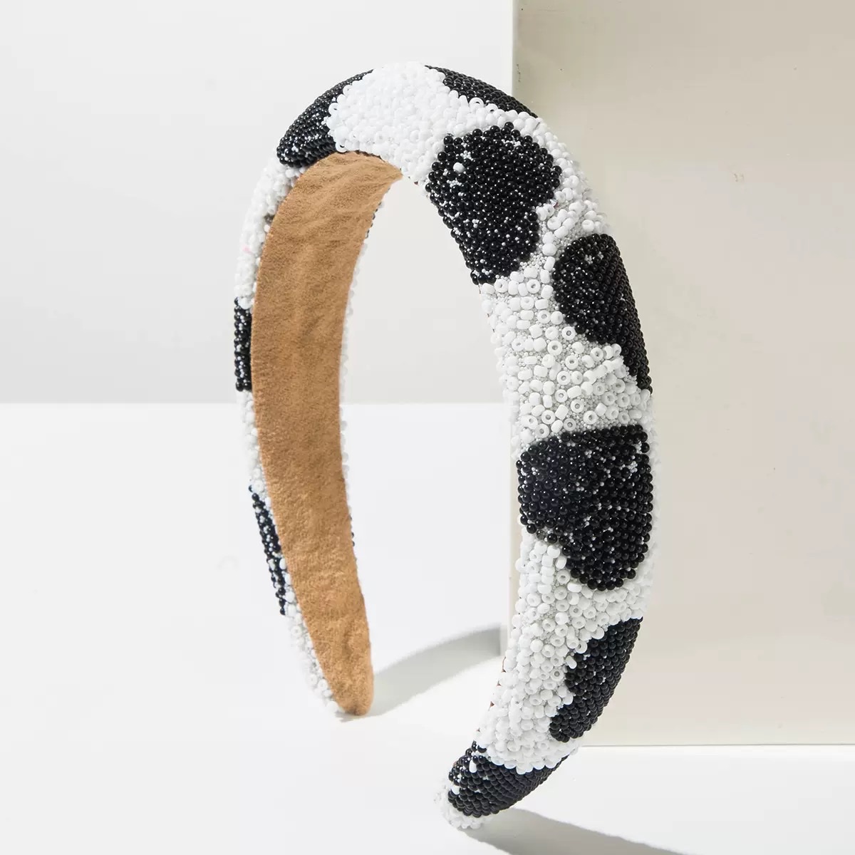Cloud Hairband, a Korean-style patchwork headpiece for women, is a fashionable hair clip and a versatile hair accessory. It's a new spring and summer collection Item Picture