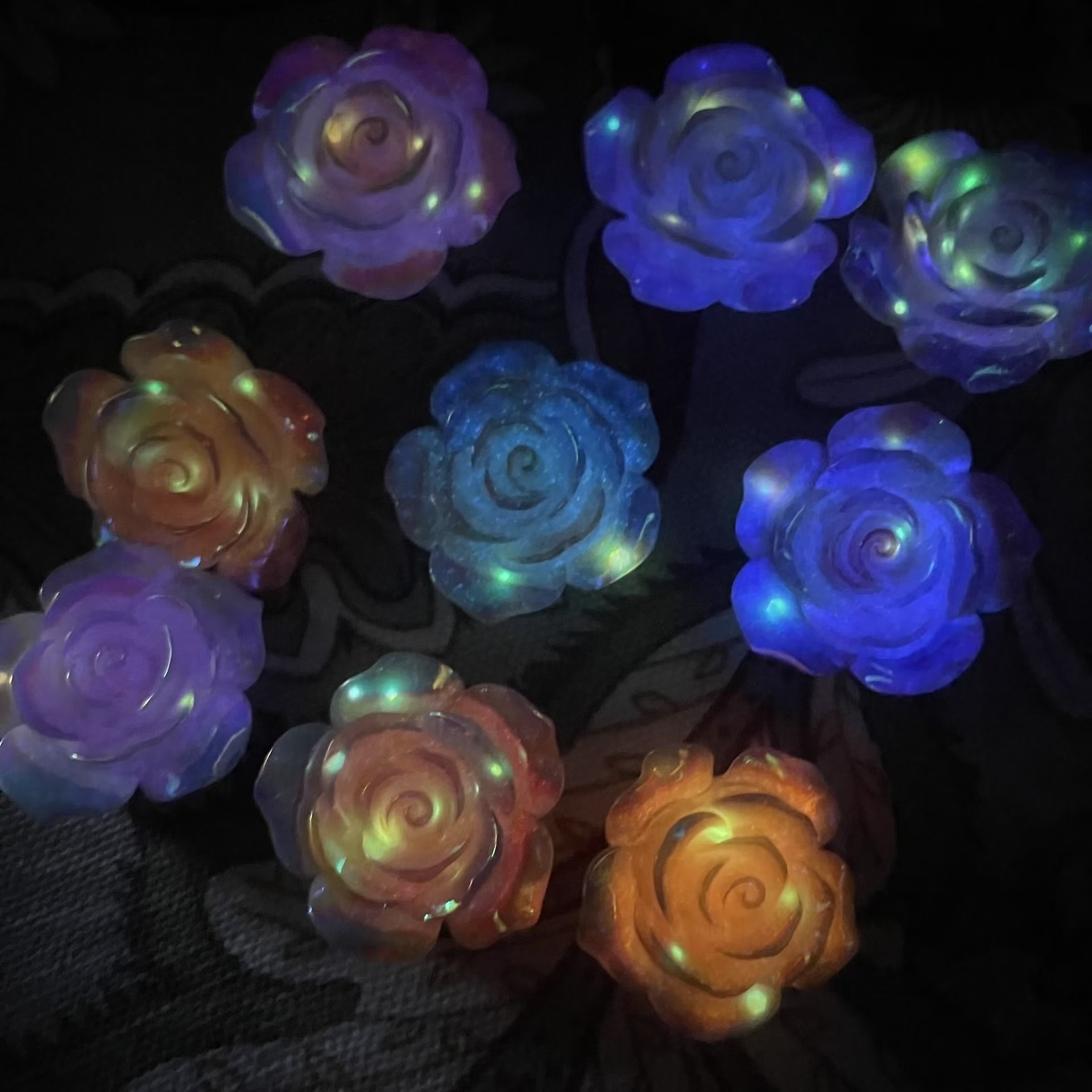 厂家直销没有代销好看流行时尚树脂花饰品配件产品图