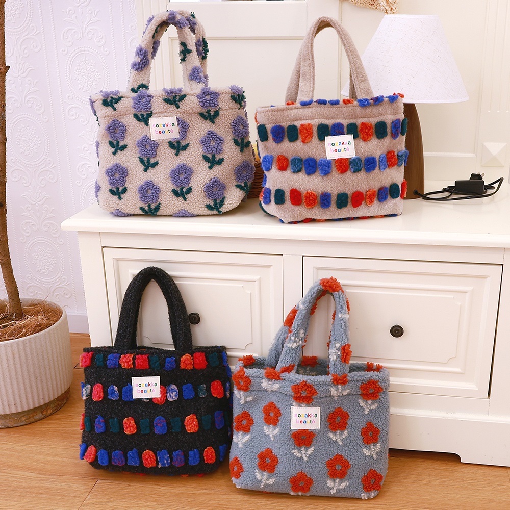 韩国秋冬小清新毛绒水桶包羊羔毛斜挎包秋冬高级氛围感百搭花朵单肩包