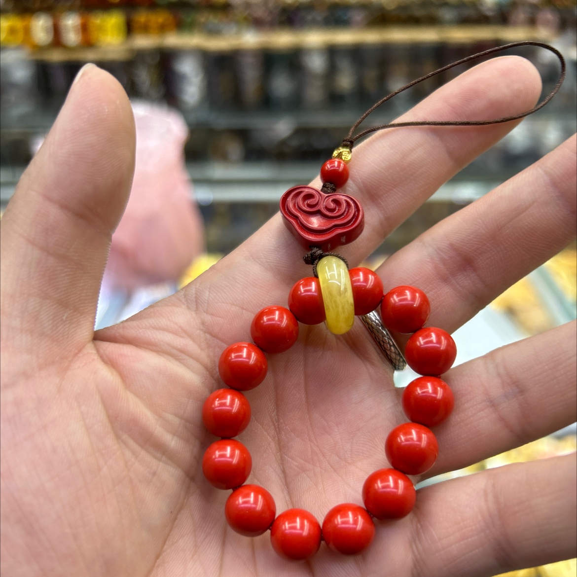 Natural cinnabar high-content red sand car, bag, mobile phone, wealth, peace and auspicious cloud gifts Item Picture