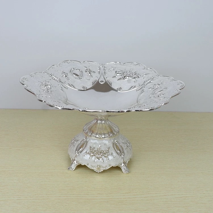 European-style fruit platters, luxurious metal fruit platters for home use, high-end display on ktv room tables, snack plates, dried fruit platters, elegant and retro with a sense of layering, fruit platters for storage and decoration Application Scenario