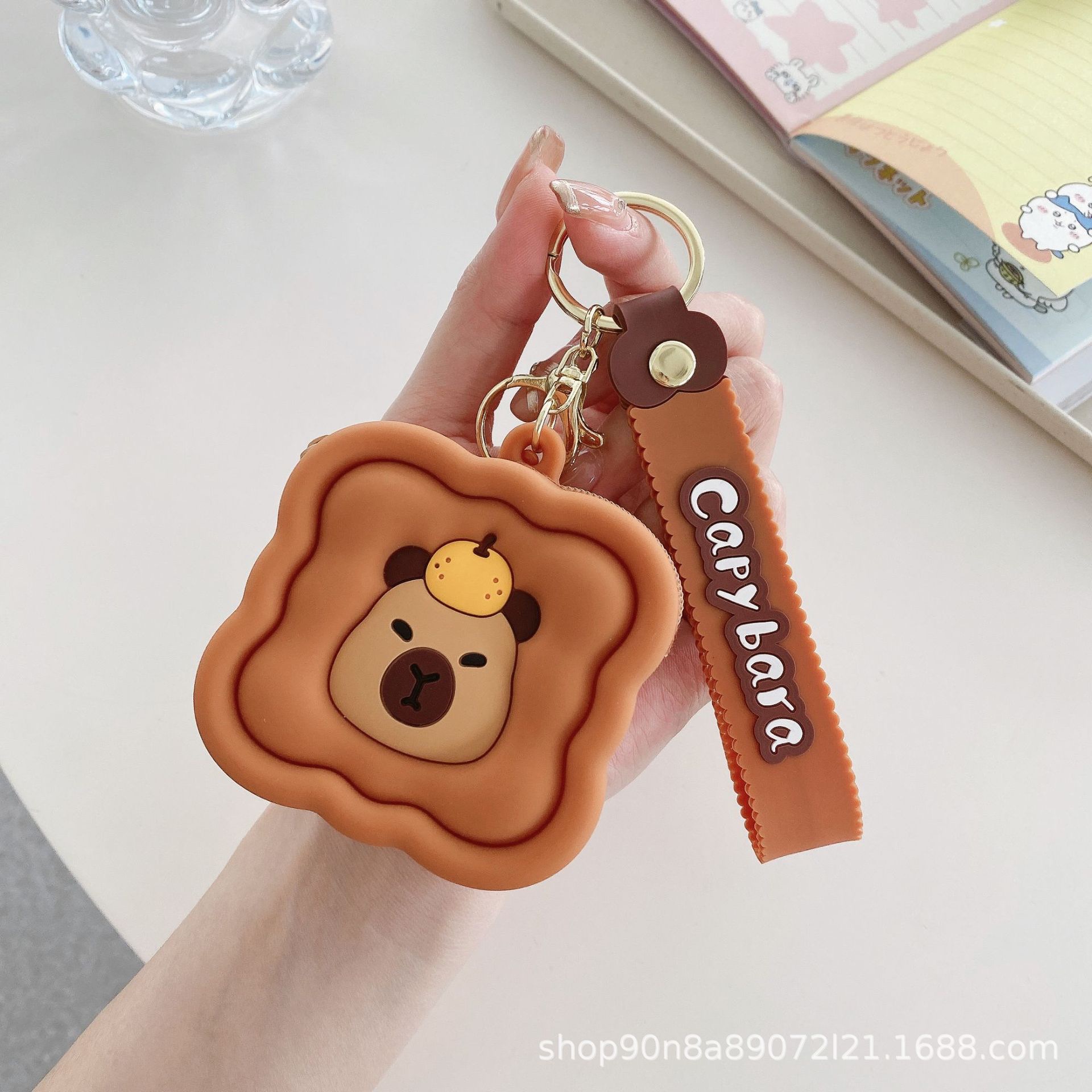 卡通卡皮巴拉零钱包挂饰可爱小钱包创意挂件公仔硅胶耳机包收纳包 汽车钥匙包套详情图3